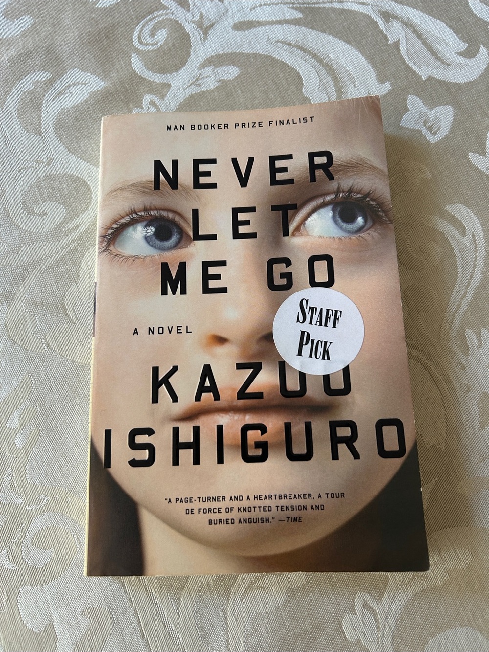 Never Let Me Go~Paperback